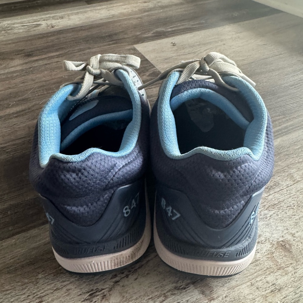 Women’s New Balance 847 V4 - Picture 3 of 4